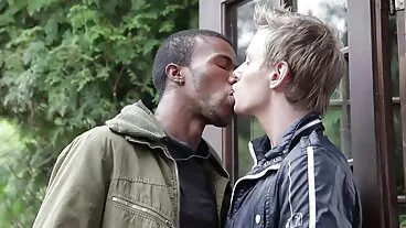 אמא חורגת יונקת xxx חיות ומחשפה בן חורג בשביל כסף