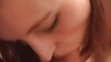 הבלונדינית הגדולה קנזי מדיסון קדחה על מצלמות סקס חינם הספה