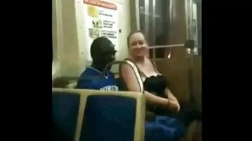 קנדרה מקבלת מצלמות סקס חיות נקניקייה בשרית שחורה גדולה