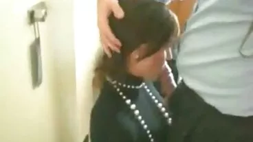 ורוקה מוציאה את הצופות סקס חינם עם חיות שלה החוצה כדי שהעולם יראה