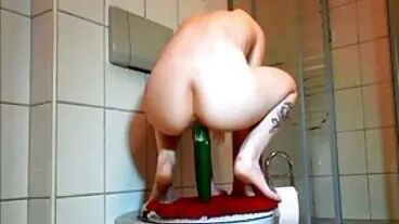 משרתת חרמנית תעשה צאט פורנו בשידור חי הכל למען המאסטר