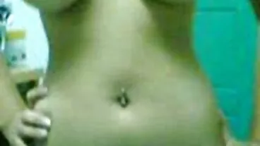 מאסו אפרוח עם סתימות כדור מצלמות xxx מוצא את הצד האפל