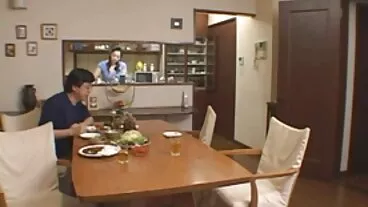 אמא צריכה לבדוק את הזין של החתן לפני מצלמות סקס חינם שהוא מתחתן עם הילדה שלה