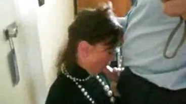 גב' ThunderTits מצלמות סקס חינמיות בוגדת בבעלי עם בייביסיטר