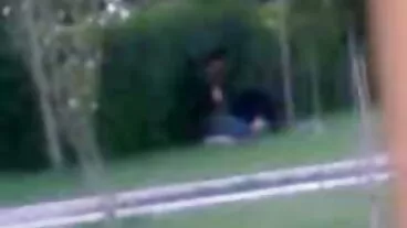 אחותה החורגת קינקית מפתה מצלמות סקס חי חינם את אחיה החורג וזיין את מוחו