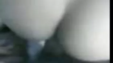 לנער בלונדיני ברשת דייגים כחולה יש מין מצלמות מין חינם חושני