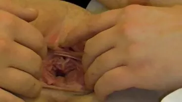 הבת מתיזה על הזין של אביה סקס מצלמות לייב החורג