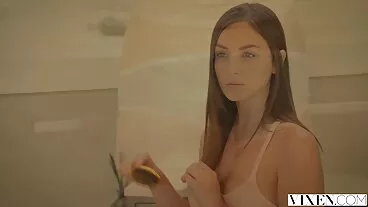 Nikki Sweet Swiflty Eats Big Swinging D סקס חינם עם חיות BACKEDRAW