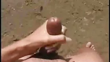 הציצים האדירים של אודרי צאט פורנו חינם קופצים בקצב כשהיא מזדיינת